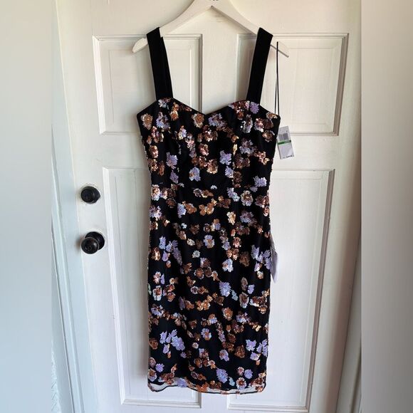 NWT Dress The Population

Nicole Black Sequin-Embellished Body-Con Midi-Dress - Picture 4 of 10